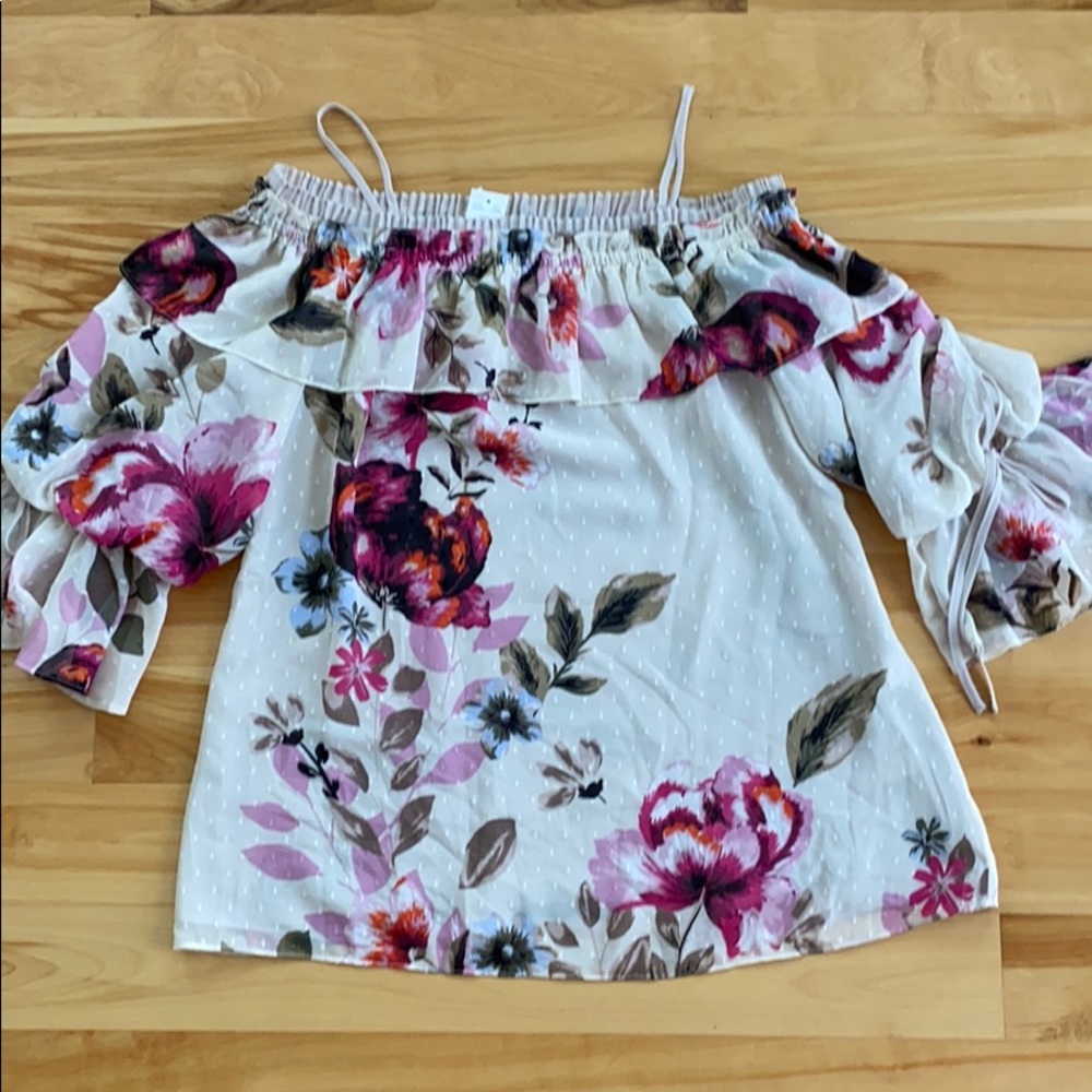 Women’s White House Black Market floral top